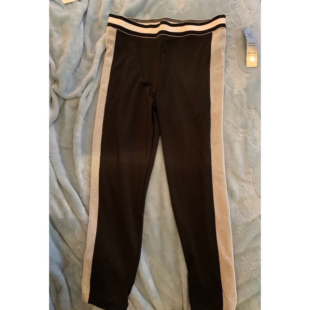 Ambiance apparel workout Capri/ 3/4 leggings
